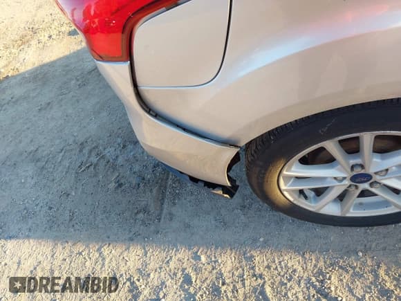 ✅ 2017 Ford Focus SE • VIN: 1FADP3K23HL216230 • Lot: 43606002. Wystawiony na IAAI z przebiegiem 165 588 mil. Bezpłatny archiwum sprzedaży aukcyjnych z USA i szczegółowy raport historii pojazdu na DreamBid. Zdjęcie 14.