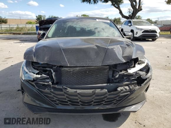 ✅ 2022 Hyundai Elantra SEL • VIN: 5NPLM4AGXNH082804 • Lot: 82569325. Listed on Copart with 40,674 mi. Free auction sales archive from the USA and detailed vehicle history report at DreamBid. Image 5.