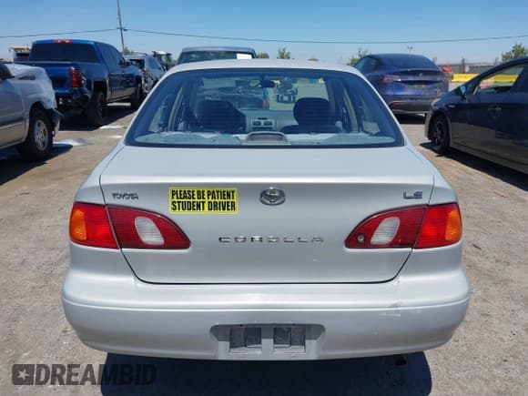✅ 2000 Toyota Corolla VE • VIN: 1NXBR12E5YZ407051 • Lot: 42897329. Listed on IAAI with 133,128 mi. Free auction sales archive from the USA and detailed vehicle history report at DreamBid. Image 16.