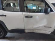 ✅ 2018 Jeep Renegade Upland • VIN: ZACCJBAB1JPJ05872 • Lot: 42569476. Wystawiony na IAAI z przebiegiem 80 057 mil. Bezpłatny archiwum sprzedaży aukcyjnych z USA i szczegółowy raport historii pojazdu na DreamBid. Zdjęcie 6.