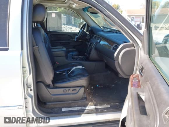 ✅ 2010 GMC Yukon Denali • VIN: 1GKUKEEF7AR202423 • Lot: 43450619. Listed on IAAI with 220,158 mi. Free auction sales archive from the USA and detailed vehicle history report at DreamBid. Image 5.