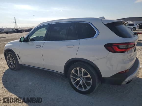 ✅ 2021 BMW X5 sDrive40i • VIN: 5UXCR4C0XM9H39546 • Лот: 87043045. Опубликован ранее на Copart с пробегом 109 781 миль. Бесплатный доступ к архиву аукционных продаж из США и подробный отчёт об истории автомобиля на DreamBid. Изображение 2.