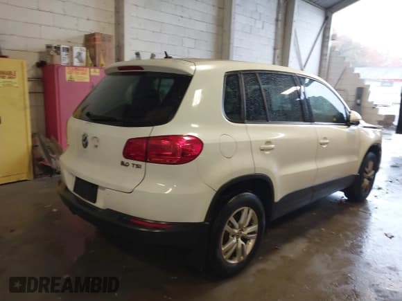 ✅ 2013 Volkswagen Tiguan S • VIN: WVGAV7AX1DW554172 • Lot: 43569906. Listed on IAAI with 127,405 mi. Free auction sales archive from the USA and detailed vehicle history report at DreamBid. Image 4.