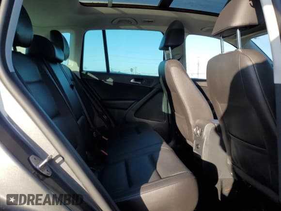 ✅ 2013 Volkswagen Tiguan SE • VIN: WVGBV7AX2DW010185 • Lot: 69625895. Listed on Copart with 134,760 mi. Free auction sales archive from the USA and detailed vehicle history report at DreamBid. Image 11.