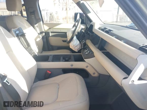 ✅ 2024 Land Rover Defender S • VIN: SALEJ7EX2R2286347 • Lot: 40679843. Wystawiony na IAAI z przebiegiem 7 669 mil. Bezpłatny archiwum sprzedaży aukcyjnych z USA i szczegółowy raport historii pojazdu na DreamBid. Zdjęcie 5.