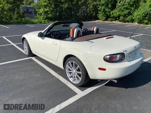 ✅ 2006 Mazda MX-5 Miata Touring • VIN: JM1NC25F860113578 • Lot: 75176654. Wystawiony na Copart z przebiegiem 91 427 mil. Bezpłatny archiwum sprzedaży aukcyjnych z USA i szczegółowy raport historii pojazdu na DreamBid. Zdjęcie 3.