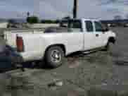 2002 Chevrolet Silverado 1500 z VIN 1GCEC19VX2E162662, wystawiony jako Copart lot #43749265 z przebiegiem 191 926 mil mil oraz Szkoda całkowita • Salvage title. Historia ofert i sprzedaży dostępna na DreamBid. Obrazek 3.