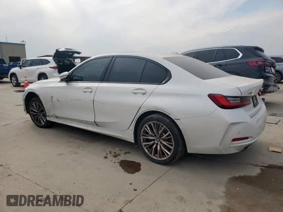 2023 BMW 3 Series 330i xDrive z VIN 3MW89FF01P8D57221, wystawiony jako Copart lot #71742965 z przebiegiem 44 395 mil mil oraz Szkoda całkowita • Salvage title. Historia ofert i sprzedaży dostępna na DreamBid. Obrazek 2.