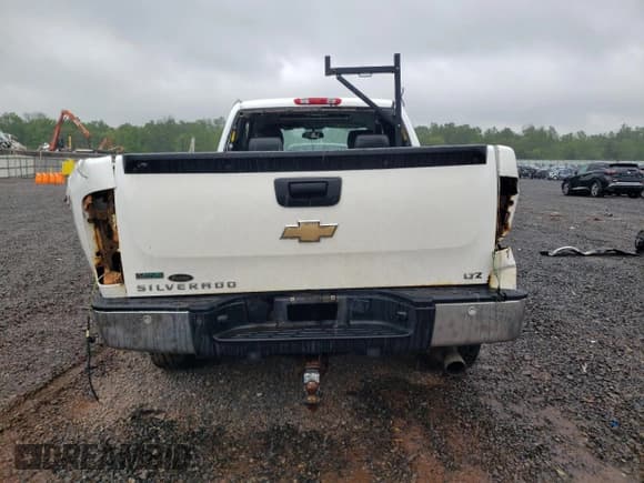 ✅ 2010 Chevrolet Silverado 1500 • VIN: 1GCSKTE21AZ134155 • Lot: 56755525. Wystawiony na Copart z przebiegiem 170 125 mil. Bezpłatny archiwum sprzedaży aukcyjnych z USA i szczegółowy raport historii pojazdu na DreamBid. Zdjęcie 6.