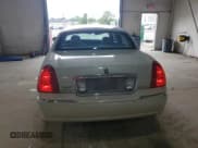 ✅ 2006 Lincoln Town Car Signature Limited • VIN: 1LNHM82VX6Y647333 • Lot: 64834215. Listed on Copart with 197,409 mi. Free auction sales archive from the USA and detailed vehicle history report at DreamBid. Image 6.