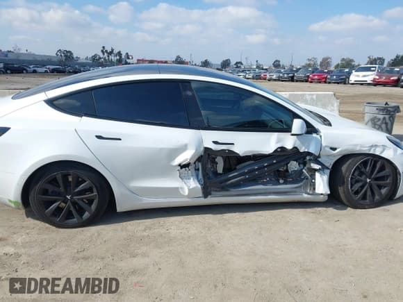 ✅ 2021 Tesla Model 3 Long Range • VIN: 5YJ3E1EB4MF010097 • Lot: 41546083. Wystawiony na IAAI z przebiegiem 128 710 mil. Bezpłatny archiwum sprzedaży aukcyjnych z USA i szczegółowy raport historii pojazdu na DreamBid. Zdjęcie 13.