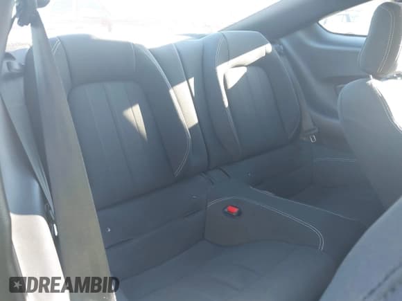 ✅ 2021 Ford Mustang EcoBoost • VIN: 1FA6P8TH7M5138509 • Lot: 43446238. Wystawiony na IAAI z przebiegiem 60 699 mil. Bezpłatny archiwum sprzedaży aukcyjnych z USA i szczegółowy raport historii pojazdu na DreamBid. Zdjęcie 8.