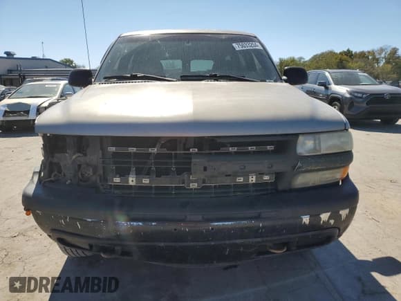 ✅ 2001 Chevrolet Suburban LS • VIN: 1GNFK16TX1J300689 • Лот: 75033204. Опубликован ранее на Copart с пробегом 335 643 миль. Бесплатный доступ к архиву аукционных продаж из США и подробный отчёт об истории автомобиля на DreamBid. Изображение 5.