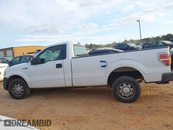 ✅ 2010 Ford F-150 XL • VIN: 1FTMF1CW5AKA16416 • Lot: 43744207. Listed on IAAI with 268,467 mi. Free auction sales archive from the USA and detailed vehicle history report at DreamBid. Image 14.