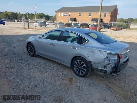 ✅ 2017 Nissan Altima SV • VIN: 1N4AL3AP7HC120306 • Lot: 43264973. Listed on IAAI with 168,981 mi. Free auction sales archive from the USA and detailed vehicle history report at DreamBid. Image 3.
