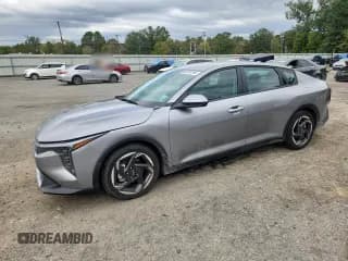 ✅ 2025 Kia K4 EX • VIN: 3KPFU4DE7SE126393 • Lot: 90718195. Wystawiony na Copart z przebiegiem 6 535 mil. Bezpłatny archiwum sprzedaży aukcyjnych z USA i szczegółowy raport historii pojazdu na DreamBid. Zdjęcie 1.