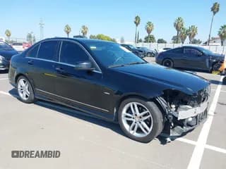 ✅ 2012 Mercedes-Benz C 250 Sport • VIN: WDDGF4HBXCR213926 • Lot: 43322697. Wystawiony na IAAI z przebiegiem 134 704 mil. Bezpłatny archiwum sprzedaży aukcyjnych z USA i szczegółowy raport historii pojazdu na DreamBid. Zdjęcie 1.