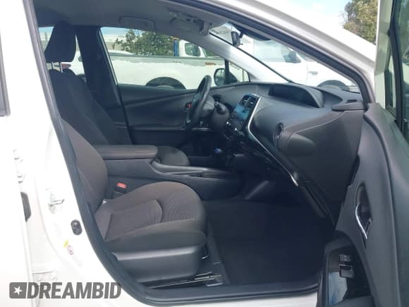 ✅ 2020 Toyota Prius LE • VIN: JTDKARFU6L3120442 • Lot: 43402603. Listed on IAAI with 77,570 mi. Free auction sales archive from the USA and detailed vehicle history report at DreamBid. Image 5.