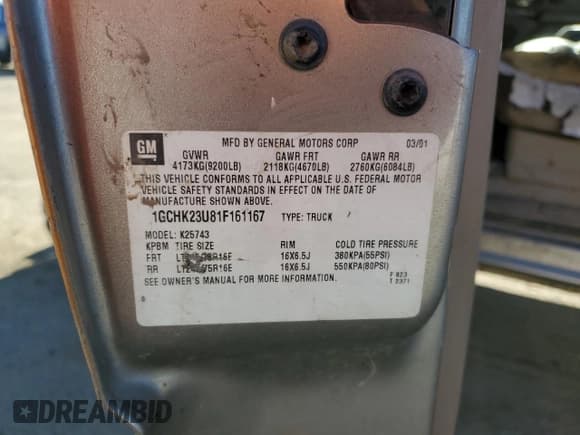 ✅ 2001 Chevrolet Silverado 2500HD LS • VIN: 1GCHK23U81F161167 • Lot: 41874695. Wystawiony na Copart z przebiegiem Nie podano. Bezpłatny archiwum sprzedaży aukcyjnych z USA i szczegółowy raport historii pojazdu na DreamBid. Zdjęcie 12.