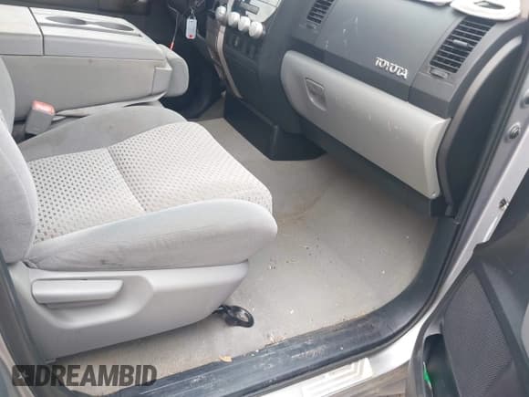 ✅ 2010 Toyota Tundra • VIN: 5TFRM5F1XAX012450 • Lot: 42783313. Listed on IAAI with 294,573 mi. Free auction sales archive from the USA and detailed vehicle history report at DreamBid. Image 5.