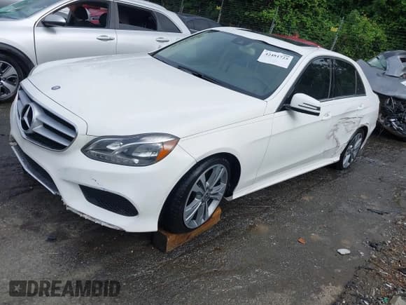 ✅ 2016 Mercedes-Benz E 350 Luxury • VIN: WDDHF8JB6GB254090 • Lot: 42481725. Wystawiony na IAAI z przebiegiem 104 359 mil. Bezpłatny archiwum sprzedaży aukcyjnych z USA i szczegółowy raport historii pojazdu na DreamBid. Zdjęcie 18.