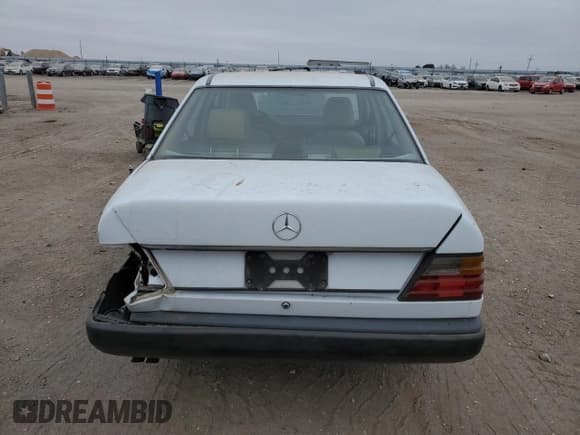 ✅ 1987 Mercedes-Benz 300 D • VIN: WDBEB33D3HA344815 • Lot: 43716715. Listed on Copart with 318,372 mi. Free auction sales archive from the USA and detailed vehicle history report at DreamBid. Image 6.