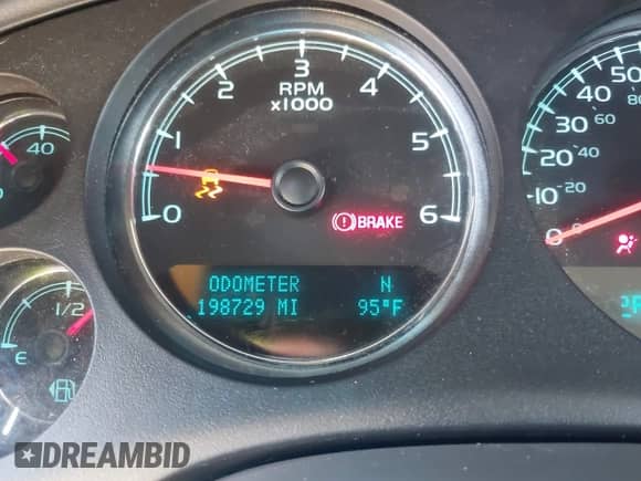 2014 Chevrolet Suburban LT z VIN 1GNSCJE05ER117100, wystawiony jako IAAI lot #42624986 z przebiegiem 198 729 mil mil oraz . Historia ofert i sprzedaży dostępna na DreamBid. Obrazek 15.