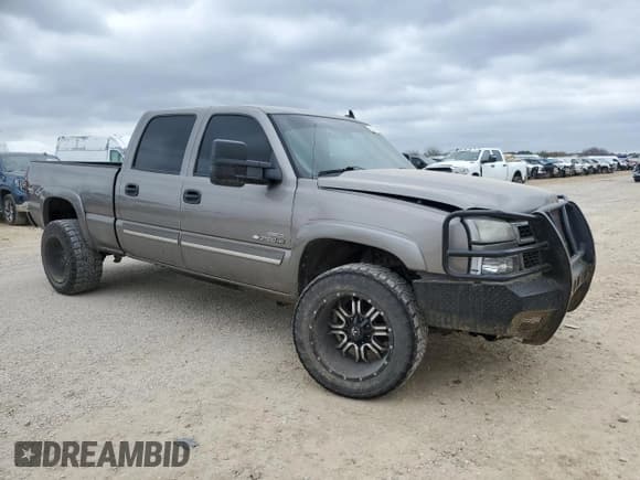 ✅ 2006 Chevrolet Silverado 2500HD LT2 • VIN: 1GCHK23D86F197884 • Lot: 44274085. Wystawiony na Copart z przebiegiem 272 875 mil. Bezpłatny archiwum sprzedaży aukcyjnych z USA i szczegółowy raport historii pojazdu na DreamBid. Zdjęcie 4.