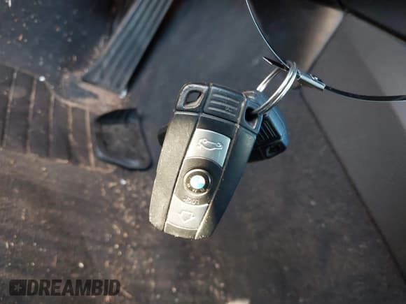 ✅ 2011 BMW 3 Series 328i xDrive • VIN: WBAPK5G57BNN31559 • Lot: 43800475. Wystawiony na IAAI z przebiegiem 121 384 mil. Bezpłatny archiwum sprzedaży aukcyjnych z USA i szczegółowy raport historii pojazdu na DreamBid. Zdjęcie 11.