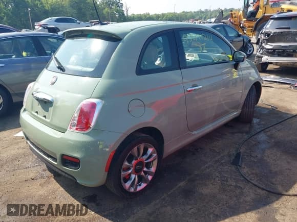 ✅ 2015 FIAT 500 Sport • VIN: 3C3CFFBR7FT560611 • Lot: 42471214. Wystawiony na IAAI z przebiegiem 80 625 mil. Bezpłatny archiwum sprzedaży aukcyjnych z USA i szczegółowy raport historii pojazdu na DreamBid. Zdjęcie 4.