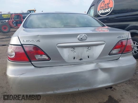 ✅ 2002 Lexus ES 300 • VIN: JTHBF30GX25008519 • Lot: 41883992. Listed on IAAI with 179,979 mi. Free auction sales archive from the USA and detailed vehicle history report at DreamBid. Image 16.