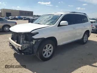 ✅ 2013 Toyota Highlander SE • VIN: 5TDZK3EH5DS103015 • Лот: 81876345. Опубликован ранее на Copart с пробегом 173 139 миль. Бесплатный доступ к архиву аукционных продаж из США и подробный отчёт об истории автомобиля на DreamBid. Изображение 1.