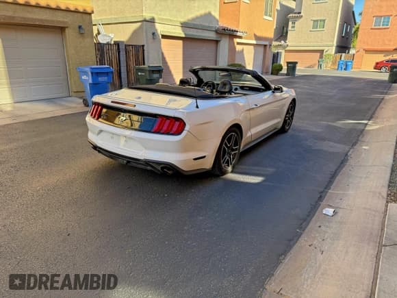 ✅ 2020 Ford Mustang EcoBoost Premium • VIN: 1FATP8UH4L5112126 • Лот: 96627595. Опубликован ранее на Copart с пробегом 88 417 миль. Бесплатный доступ к архиву аукционных продаж из США и подробный отчёт об истории автомобиля на DreamBid. Изображение 4.