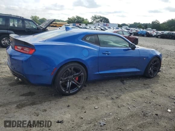 ✅ 2018 Chevrolet Camaro 1SS • VIN: 1G1FE1R75J0185061 • Лот: 62646465. Опубликован ранее на Copart с пробегом 23 067 миль. Бесплатный доступ к архиву аукционных продаж из США и подробный отчёт об истории автомобиля на DreamBid. Изображение 3.