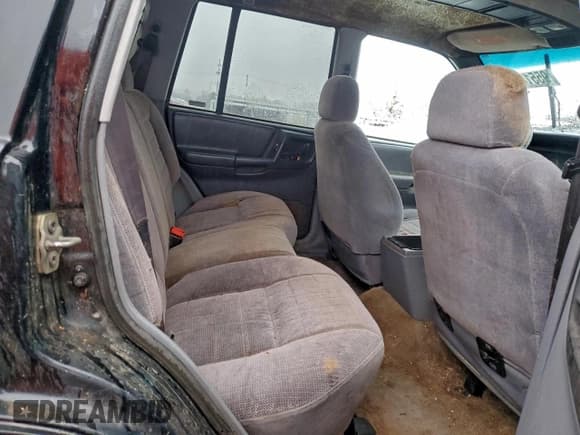 ✅ 1996 Jeep Grand Cherokee Laredo • VIN: 1J4GZ58SXTC221089 • Lot: 95514735. Listed on Copart with 235,324 mi. Free auction sales archive from the USA and detailed vehicle history report at DreamBid. Image 11.