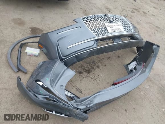 ✅ 2024 Lincoln Corsair Premiere • VIN: 5LMCJ1CA7RUL01805 • Lot: 41508518. Wystawiony na IAAI z przebiegiem 40 mil. Bezpłatny archiwum sprzedaży aukcyjnych z USA i szczegółowy raport historii pojazdu na DreamBid. Zdjęcie 12.