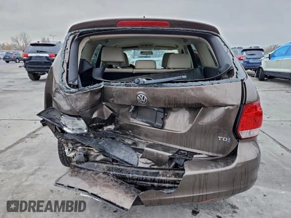 ✅ 2011 Volkswagen Jetta TDI • VIN: 3VWPL7AJ7BM620735 • Lot: 93846655. Listed on Copart with 71,081 mi. Free auction sales archive from the USA and detailed vehicle history report at DreamBid. Image 6.