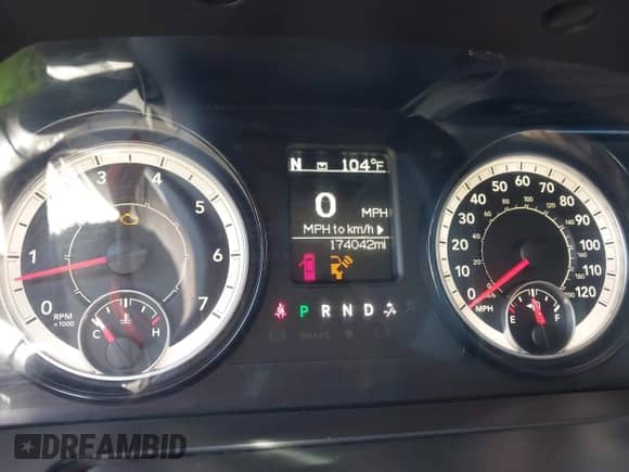 2018 Ram 1500 Tradesman z VIN 1C6RR6FT2JS211344, wystawiony jako IAAI lot #42258895 z przebiegiem 174 042 mil mil oraz . Historia ofert i sprzedaży dostępna na DreamBid. Obrazek 7.