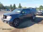 2013 Nissan Frontier SV z VIN 1N6AD0FV1DN725754, wystawiony jako IAAI lot #43213243 z przebiegiem 160 038 mil mil oraz . Historia ofert i sprzedaży dostępna na DreamBid. Obrazek 2.