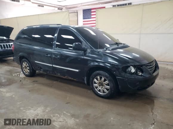 ✅ 2007 Chrysler Town & Country Touring • VIN: 2A4GP54L27R310365 • Lot: 90981405. Listed on Copart with 210,527 mi. Free auction sales archive from the USA and detailed vehicle history report at DreamBid. Image 4.