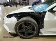 ✅ 2024 Chevrolet Corvette 2LT • VIN: 1G1YB2D4XR5122833 • Lot: 88783495. Wystawiony na Copart z przebiegiem 3 875 mil. Bezpłatny archiwum sprzedaży aukcyjnych z USA i szczegółowy raport historii pojazdu na DreamBid. Zdjęcie 13.