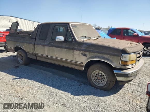 ✅ 1992 Ford F-150 • VIN: 1FTEX15N5NKA92195 • Lot: 74063034. Wystawiony na Copart z przebiegiem 273 388 mil. Bezpłatny archiwum sprzedaży aukcyjnych z USA i szczegółowy raport historii pojazdu na DreamBid. Zdjęcie 4.