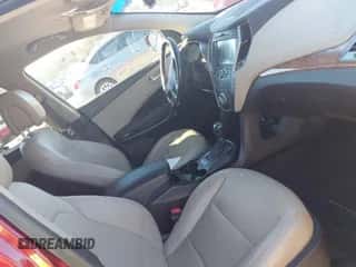 2014 Hyundai Santa Fe z VIN 5XYZU3LA0EG213405, wystawiony jako IAAI lot #43601126 z przebiegiem 171 331 mil mil oraz . Historia ofert i sprzedaży dostępna na DreamBid. Obrazek 5.