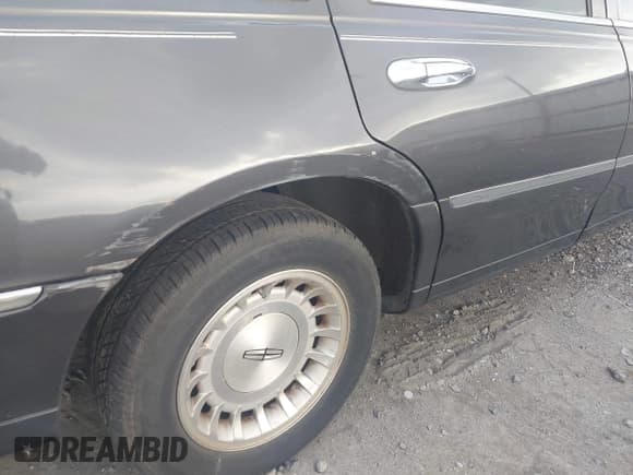 ✅ 1999 Lincoln Town Car Executive • VIN: 1LNHM81W2XY708640 • Lot: 43749713. Wystawiony na IAAI z przebiegiem 156 901 mil. Bezpłatny archiwum sprzedaży aukcyjnych z USA i szczegółowy raport historii pojazdu na DreamBid. Zdjęcie 13.