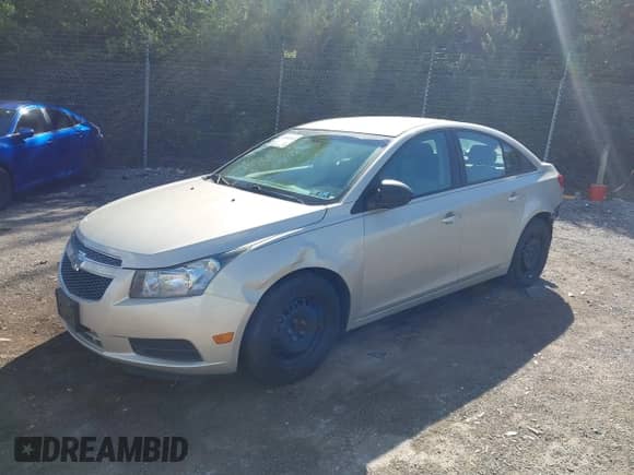 2014 Chevrolet Cruze LS z VIN 1G1PA5SG4E7425909, wystawiony jako IAAI lot #43494913 z przebiegiem 76 172 mil mil oraz . Historia ofert i sprzedaży dostępna na DreamBid. Obrazek 13.