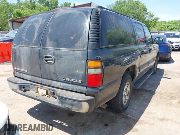 ✅ 2004 Chevrolet Suburban LT • VIN: 1GNEC16Z04J163697 • Lot: 42267114. Listed on IAAI with 245,186 mi. Free auction sales archive from the USA and detailed vehicle history report at DreamBid. Image 4.