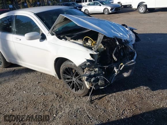 ✅ 2012 Chrysler 200 LX • VIN: 1C3CCBAB4CN320532 • Лот: 43748891. Опубликован ранее на IAAI с пробегом Не указан. Бесплатный доступ к архиву аукционных продаж из США и подробный отчёт об истории автомобиля на DreamBid. Изображение 6.