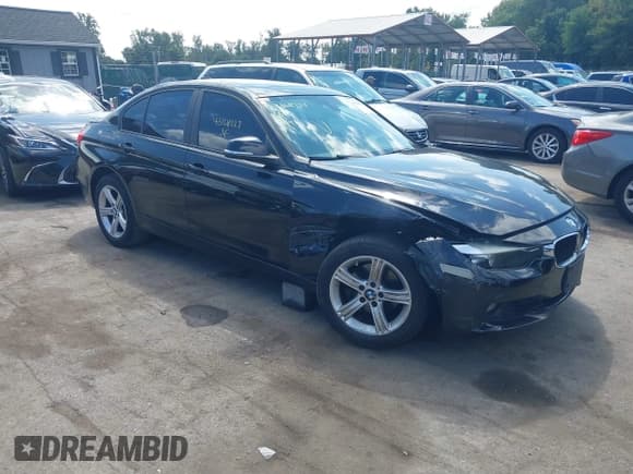 ✅ 2013 BMW 3 Series 328i xDrive • VIN: WBA3B3C55DF530674 • Lot: 43168227. Listed on IAAI with 89,884 mi. Free auction sales archive from the USA and detailed vehicle history report at DreamBid. Image 1.