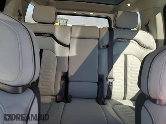 ✅ 2023 Rivian R1S Adventure • VIN: 7PDSGABA2PN023821 • Lot: 86901275. Wystawiony na Copart z przebiegiem 18 214 mil. Bezpłatny archiwum sprzedaży aukcyjnych z USA i szczegółowy raport historii pojazdu na DreamBid. Zdjęcie 10.