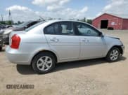 ✅ 2010 Hyundai Accent GL • VIN: KMHCN4BC4AU460068 • Лот: 60900915. Опубликован ранее на Copart с пробегом 242 708 миль. Бесплатный доступ к архиву аукционных продаж из США и подробный отчёт об истории автомобиля на DreamBid. Изображение 3.